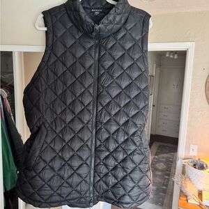 Featherweight vest by Athleta
(Like new) 3X